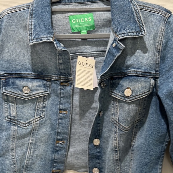 Cropped denim jacket from Guess . - Picture 2 of 4
